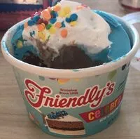 Sokerin määrä sisällä Friendlys celebration ice cream cake