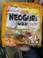 Suhkur ja toitained sees Nongshim noodles