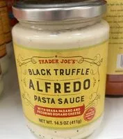 Suhkru kogus sees Black truffle alfredo pasta sauce