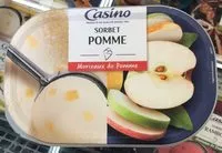 Suhkru kogus sees Sorbet pomme avec morceaux de pomme