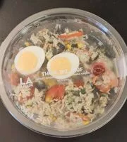 Suhkru kogus sees La salade thon, riz, œuf