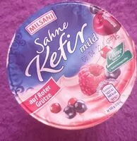 Suhkru kogus sees Sahne-Kefir mild auf Roter Grütze