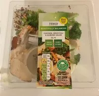 Suhkru kogus sees Chicken, Broccoli and Almond Salad
