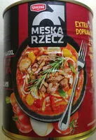 Suhkru kogus sees Mięso wołowe z makaronem i boczkiem wędzonym w sosie pomidorowym