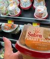 Suhkru kogus sees Classic hummus & pretzels