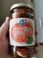 Suhkru kogus sees zongedroogde tomaten