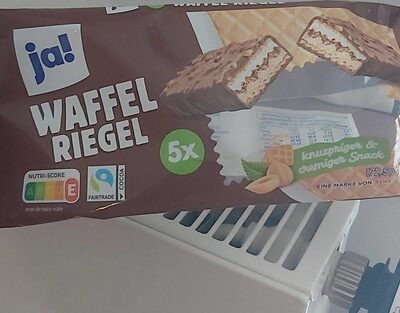 Knusprige wafeln mit milchcreme