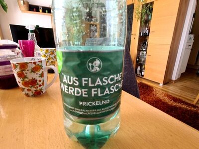 Zucker und Nährstoffe drin Mineralwasserprickelnd